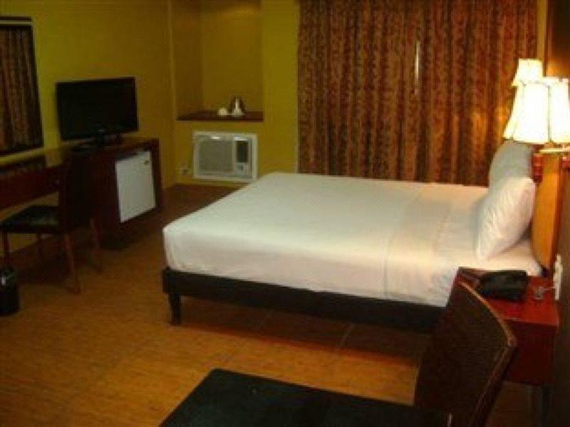 Pamulinawen Hotel Laoag Zewnętrze zdjęcie