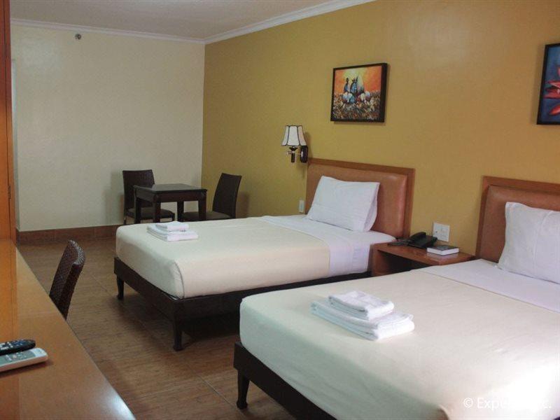 Pamulinawen Hotel Laoag Zewnętrze zdjęcie