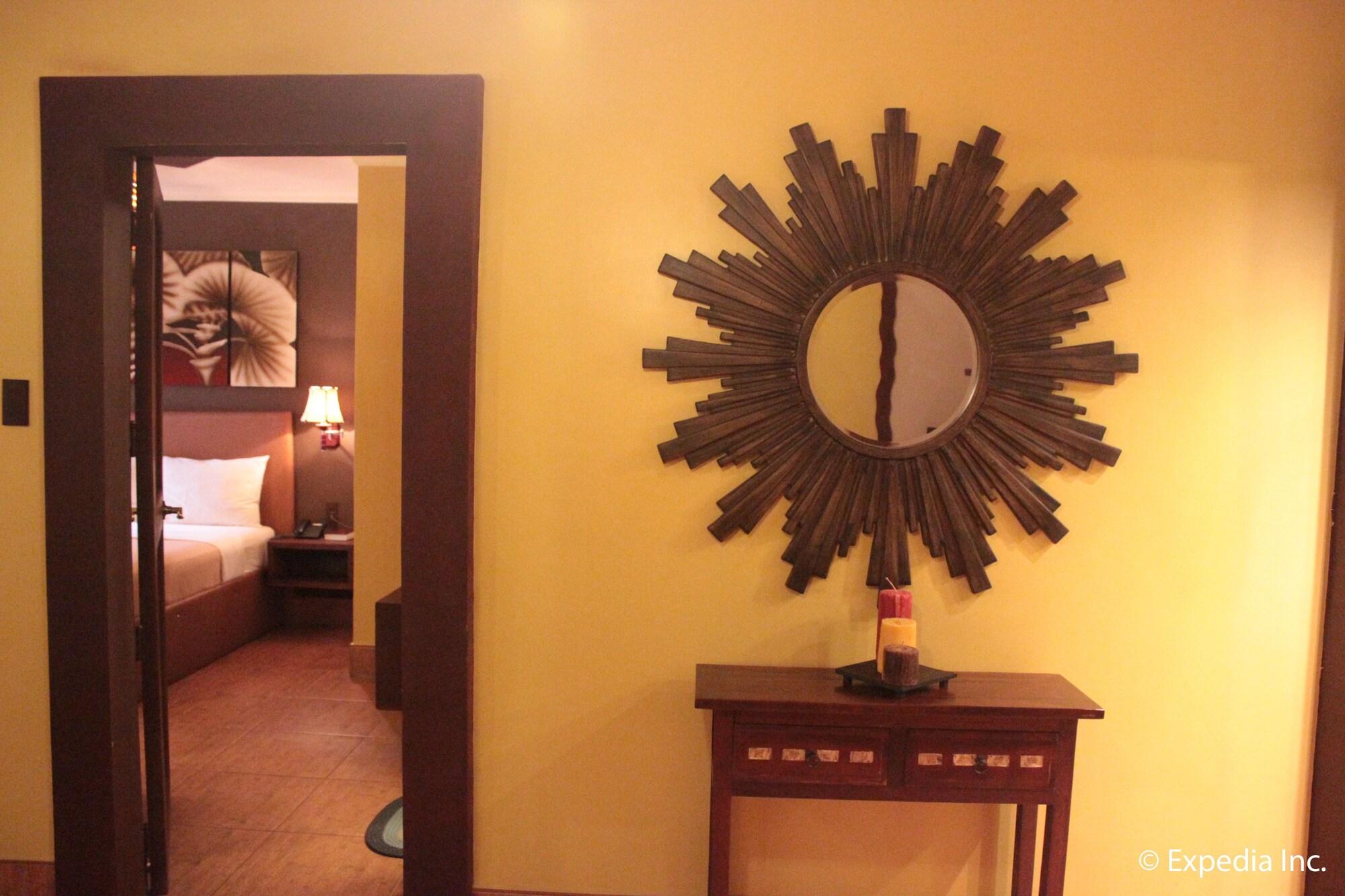 Pamulinawen Hotel Laoag Zewnętrze zdjęcie